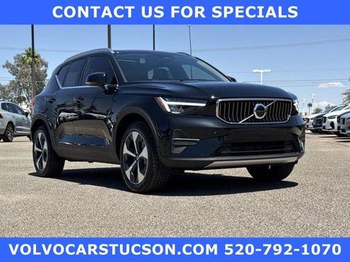 2025 Volvo XC40 B5 Core Bright Theme