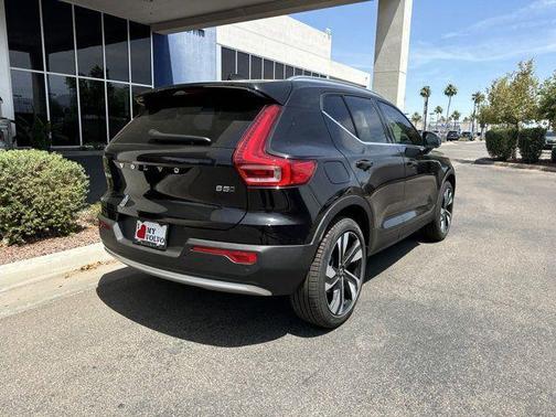 2024 Volvo XC40 B5 Plus Bright Theme