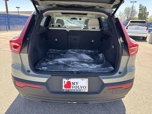 2025 Volvo XC40 B5 Plus Dark Theme