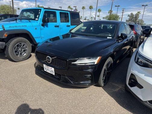 2024 Volvo S60 B5 Plus Dark Theme