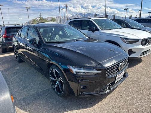 2024 Volvo S60 B5 Plus Dark Theme