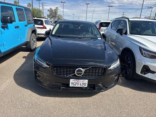 2024 Volvo S60 B5 Plus Dark Theme