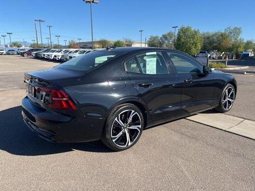 2024 Volvo S60 B5 Plus Dark Theme