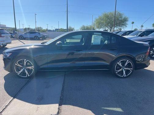 2024 Volvo S60 B5 Plus Dark Theme