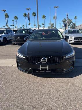2024 Volvo S60 B5 Plus Dark Theme