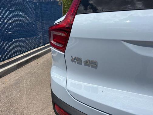 2026 Volvo XC40 B5 Plus