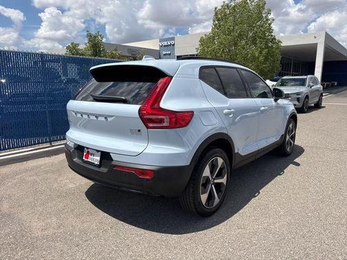 2026 Volvo XC40 B5 Plus