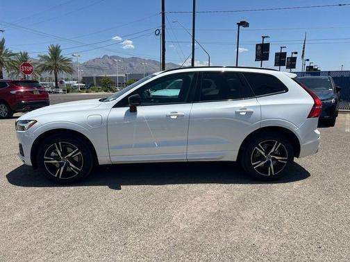 Crystal White 2021 Volvo XC60 Recharge Plug-In Hybrid T8 R-Design