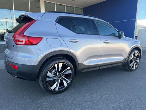2026 Volvo XC40 B5 Ultra