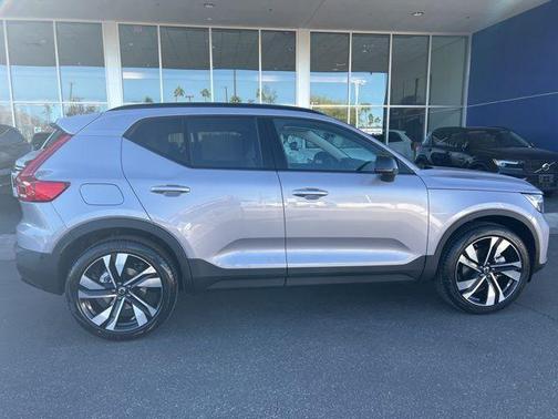 2026 Volvo XC40 B5 Ultra