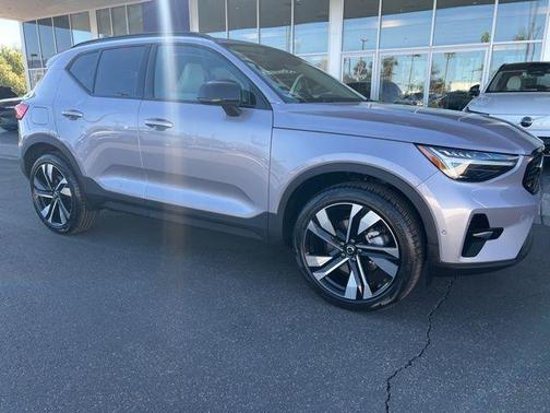 2026 Volvo XC40 B5 Ultra