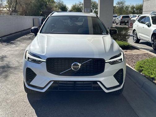 2025 Volvo XC60 Plug-In Hybrid T8 Plus