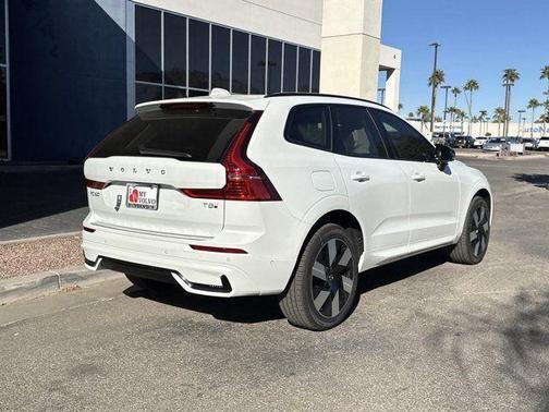 2025 Volvo XC60 Plug-In Hybrid T8 Plus