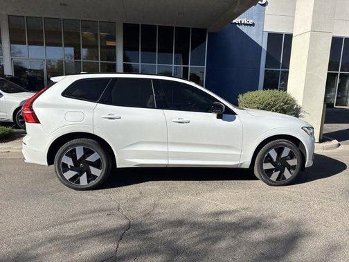 2025 Volvo XC60 Plug-In Hybrid T8 Plus
