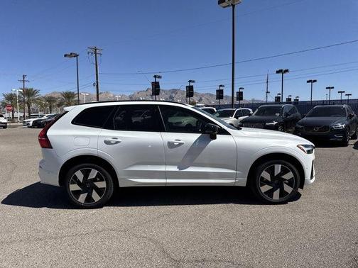 2025 Volvo XC60 Plug-In Hybrid T8 Plus