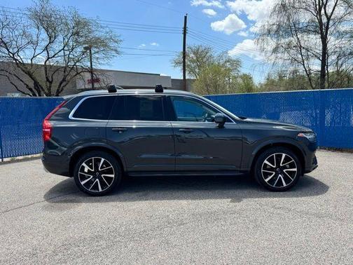 2021 Volvo XC90 T6 Momentum 7 Passenger