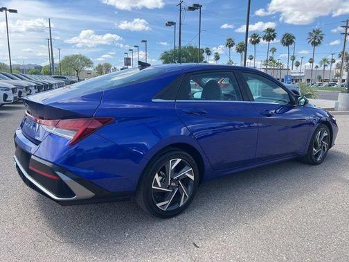 2025 Hyundai ELANTRA Limited