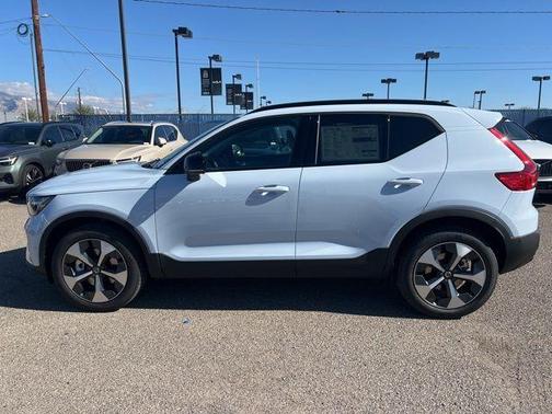 2026 Volvo XC40 B5 Plus