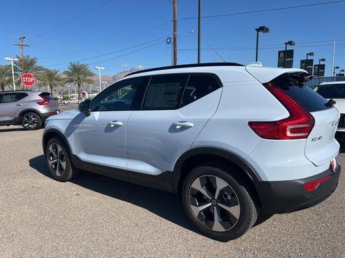 2026 Volvo XC40 B5 Plus