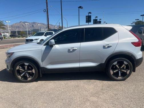 2020 Volvo XC40 T5 Momentum