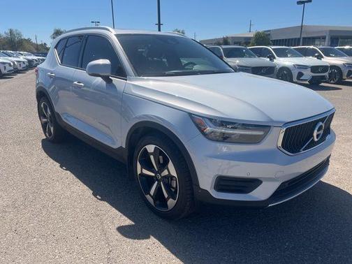 2020 Volvo XC40 T5 Momentum