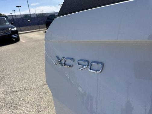 2025 Volvo XC90 B5 Plus 7-Seater