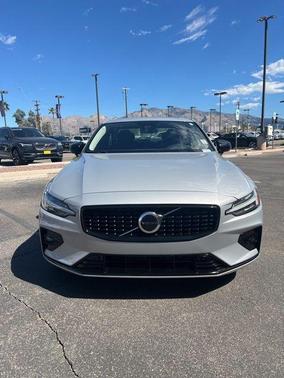 2024 Volvo S60 B5 Core Dark Theme