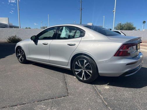 2024 Volvo S60 B5 Core Dark Theme