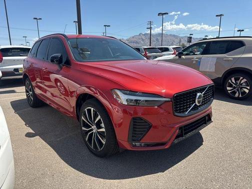 2023 Volvo XC60 B5 Plus Dark Theme