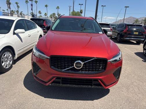 2023 Volvo XC60 B5 Plus Dark Theme