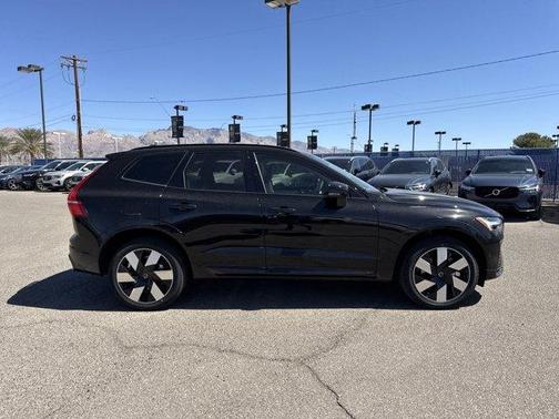 2025 Volvo XC60 Plug-In Hybrid T8 Plus