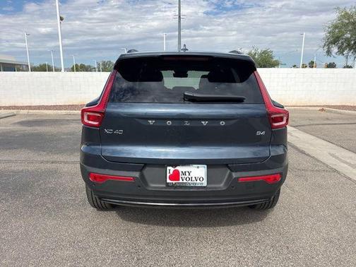 2026 Volvo XC40 B4 Plus