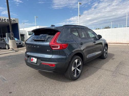 2026 Volvo XC40 B4 Plus