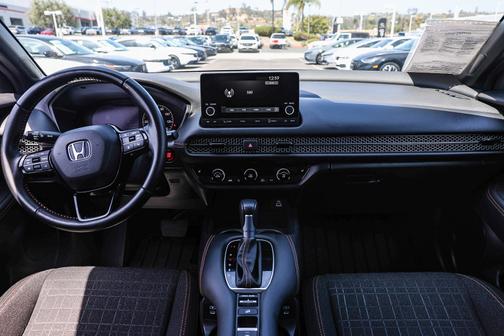 Platinum White Pearl 2025 Honda HR-V