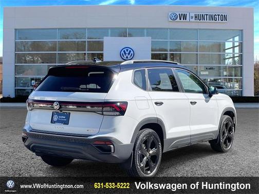 2025 Volkswagen Taos 1.5T SE Black