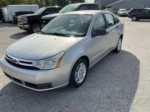 Silver Birch Clearcoat Metallic 2009 Ford Focus SE