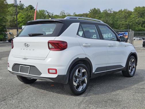 2025 Hyundai VENUE Limited