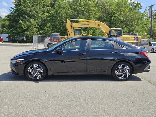 2025 Hyundai ELANTRA Limited