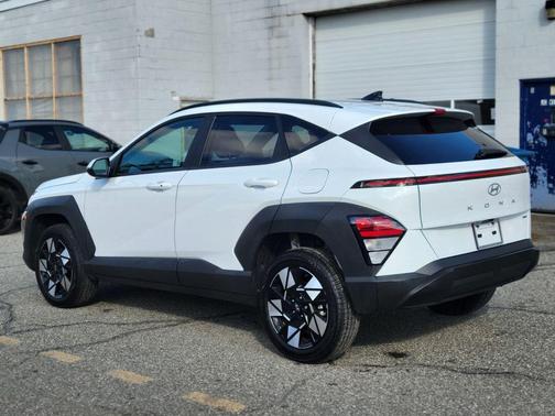 White 2025 Hyundai KONA SEL