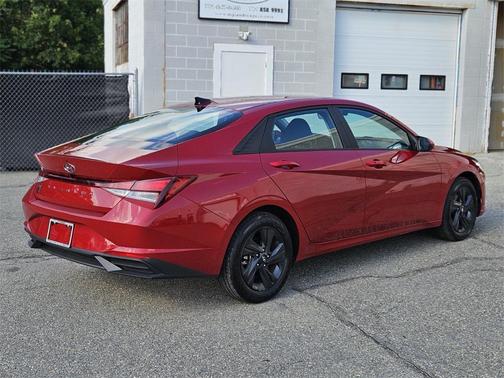 2022 Hyundai ELANTRA SEL