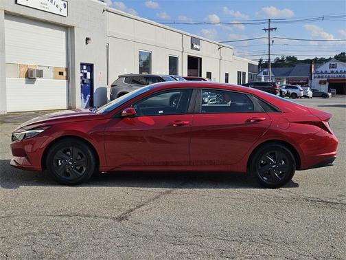 2022 Hyundai ELANTRA SEL