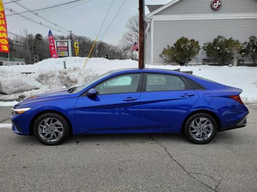 2024 Hyundai ELANTRA SEL