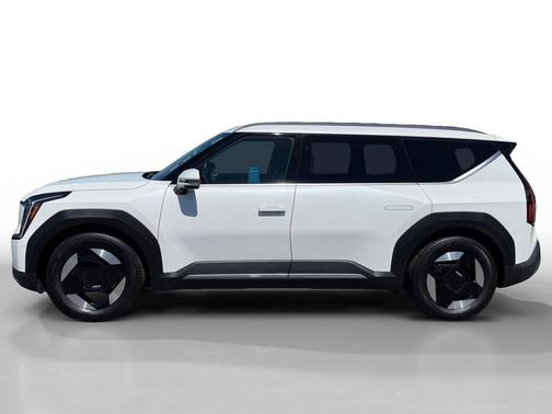 Snow White Pearl 2024 Kia EV9 Wind