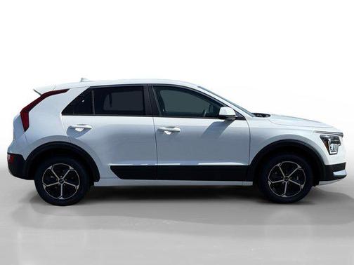 2025 Kia Niro LX