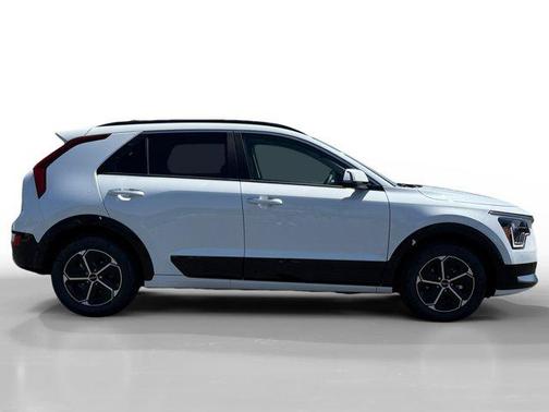 2025 Kia Niro SX