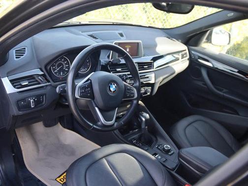 Photo 4 of 32 of 2018 BMW X1 sDrive28i