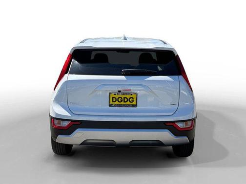 Snow White Pearl 2026 Kia Niro LX