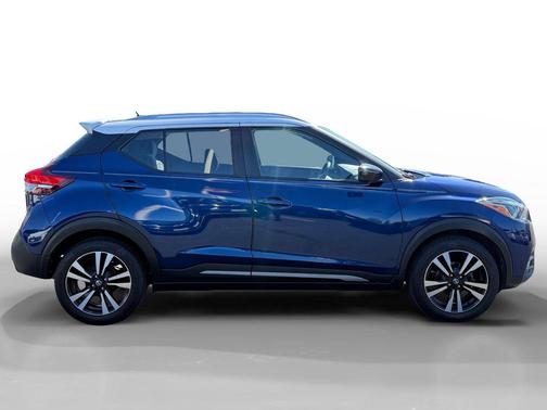 Deep Blue Pearl/Fresh Powder 2019 Nissan Kicks SR