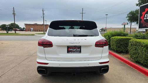 2016 Porsche Cayenne Base