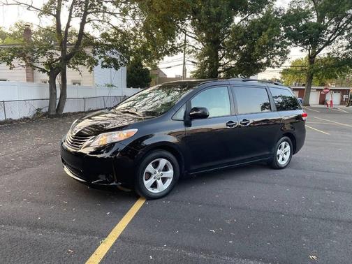 2011 Toyota Sienna LE